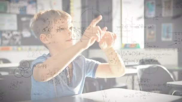Animation Mathematischer Gleichungen Über Schüler Klassenzimmer Bildungs Und Studienkonzept Digital — Stockvideo
