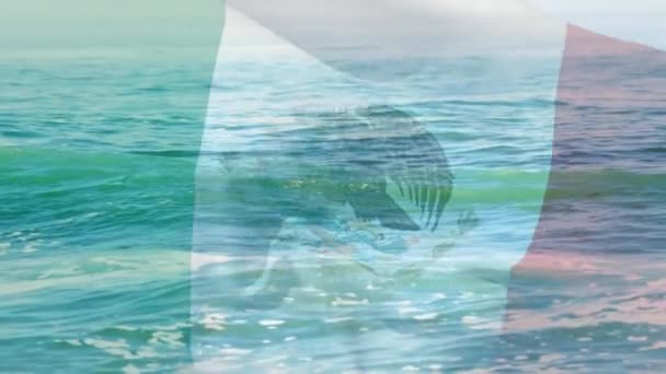 Composición Digital Ondear Bandera Mexicana Contra Las Olas Mar Concepto — Vídeo de stock