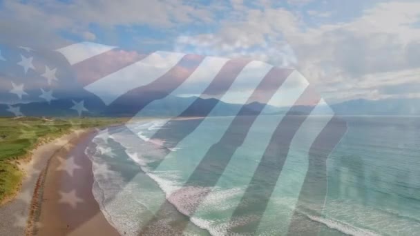 Composição Digital Acenar Nos Bandeira Contra Vista Aérea Praia Ondas — Vídeo de Stock