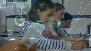 Okuldaki öğrenciler üzerinde simgelerle bağlantı ağının animasyonu. küresel bağlantılar, eğitim ve dijital arayüz konsepti dijital olarak oluşturulmuş video.
