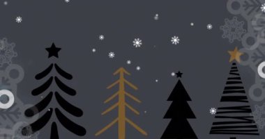 Gri arka planda birden fazla Noel ağacı simgesinin üzerine düşen kar taneleri. Noel şenliği ve kutlama konsepti