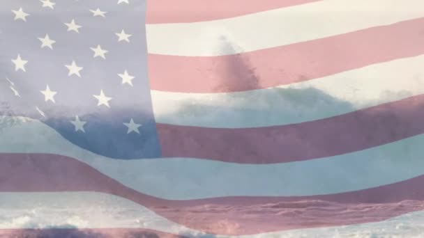 Digital Sammansättning Vifta Oss Flagga Mot Vågor Havet Nationell Turism — Stockvideo