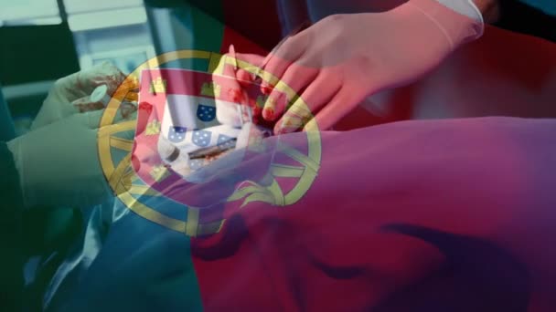 Animación Bandera Portugal Sobre Cirujanos Quirófano Medicina Global Servicios Salud — Vídeo de stock