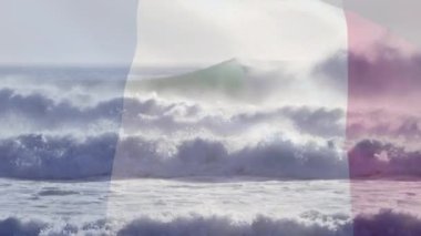 Denizde dalgalara karşı dalgalanan Fransa bayrağının dijital bileşimi. Ulusal turizm ve seyahat kavramı