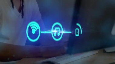 Karışık ırk işadamlarının simgeleriyle bağlantı ağının animasyonu. küresel bağlantılar, iş ve dijital arayüz kavramı dijital olarak oluşturulmuş video.