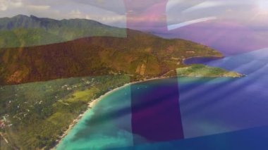 Denizin havadan görünüşüne karşı İngiltere bayrağı sallamanın dijital bileşimi. Ulusal turizm ve seyahat kavramı