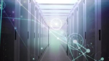 Bilgisayar sunucuları üzerinden bağlantı ağının animasyonu. küresel ağlar, bağlantılar, veri işleme ve dijital arayüz kavramı dijital olarak oluşturulmuş video.