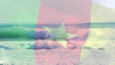 Kamerun bayrağının dijital bileşimi denizdeki dalgaların havadan görüntüsüne karşı. Ulusal seyahat ve turizm kavramı