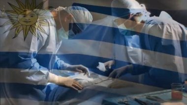 Ameliyathanede cerrahların üzerinde sallanan uruguay bayrağının animasyonu. küresel tıp, covid 19 pandemik konsept sırasında sağlık hizmetleri dijital olarak üretilen video.
