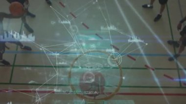 Çeşitli erkek basketbol oyuncuları grubu üzerinden bağlantı ağının animasyonu. global spor, bağlantılar ve dijital arayüz konsepti dijital olarak oluşturulmuş video.