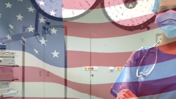 Animazione Bandiera Degli Stati Uniti Sventolando Sopra Chirurgo Femminile Sala — Video Stock