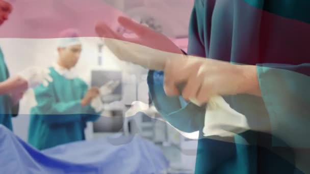 Animación Bandera Los Países Bajos Ondeando Sobre Cirujanos Quirófano Medicina — Vídeos de Stock