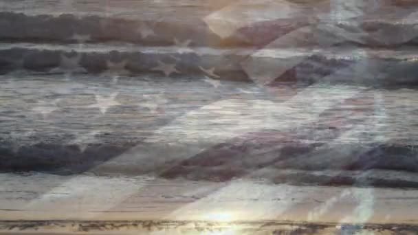 Cyfrowa Kompozycja Machania Flagą Przed Widokiem Plażę Fale Morskie Krajowa — Wideo stockowe