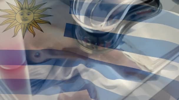 Анимация Флага Уругвая Машущего Над Хирургом Операционной Глобальная Медицина Медицинские — стоковое видео