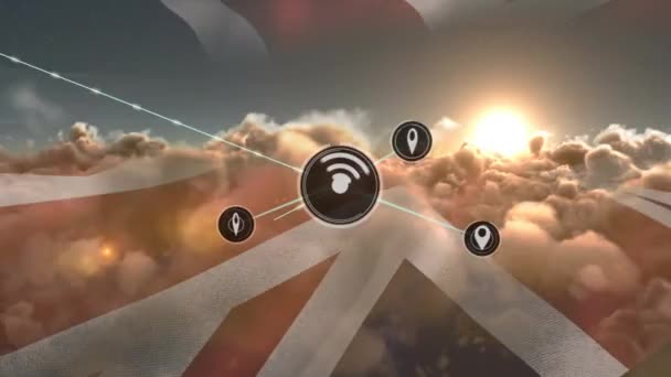 Rede Ícones Digitais Sobre Acenando Bandeira Reino Unido Contra Nuvens — Vídeo de Stock
