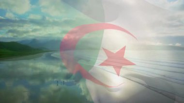 Cezayir bayrağının dijital bileşimi denizdeki dalgaların hava görüntüsüne karşı. Ulusal seyahat ve turizm kavramı