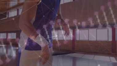 Kafkasyalı erkek basketbolcu üzerinde bağlantılar ve DNA ipliklerinin animasyonu. global spor, bağlantılar ve dijital arayüz konsepti dijital olarak oluşturulmuş video.