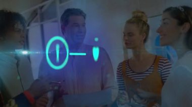 İş arkadaşları üzerinden simgelerle bağlantı ağının animasyonu. küresel bağlantılar, iş ve dijital arayüz kavramı dijital olarak oluşturulmuş video.