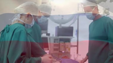 Ameliyathanede cerrahlar üzerinde rusya bayrağının canlandırılması. küresel tıp, covid 19 pandemik konsept sırasında sağlık hizmetleri dijital olarak üretilen video.