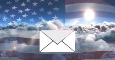 Bulutların üzerinde e-posta ikonu ve ABD bayrağı animasyonu. küresel sosyal medya ve iletişim konsepti dijital olarak oluşturulmuş video.