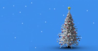 Mavi arka planda, Noel ağacının üzerine düşen kar animasyonu. Noel, kış, gelenek ve kutlama konsepti dijital olarak oluşturulmuş video.