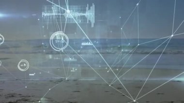 Plajda koşan beyaz kadın üzerindeki veri işleme ve bağlantı ağlarının animasyonu. global spor, incelik ve sağlıklı yaşam tarzı konsepti dijital olarak oluşturulmuş video.
