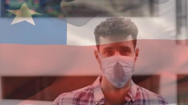 Covid 19 salgını sırasında yüz maskesi takan adamın üzerinde sallanan Şili bayrağının animasyonu. küresel covid 19 salgın konsepti dijital olarak oluşturulmuş video.