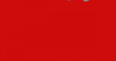 Kırmızı arka planda Noel ağacı süslerinin canlandırılması. Noel, gelenek ve kutlama konsepti dijital olarak oluşturuldu.