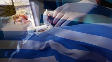 Ameliyathanede cerrahların üzerinde sallanan uruguay bayrağının animasyonu. küresel tıp, covid 19 pandemik konsept sırasında sağlık hizmetleri dijital olarak üretilen video.