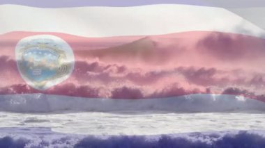 Denizde dalgalara karşı kosta rica bayrağı sallamanın dijital bileşimi. Ulusal turizm ve seyahat kavramı