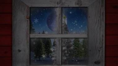 Kış manzarasında Noel ağacının üzerine düşen kar tanelerine karşı ahşap pencere çerçevesi. Noel şenliği ve kutlama konsepti