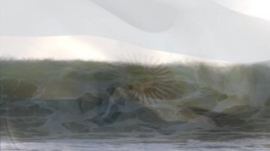 Arjantin bayrağının dijital bileşimi denizdeki dalgaların hava görüntüsüne karşı. Ulusal seyahat ve turizm kavramı