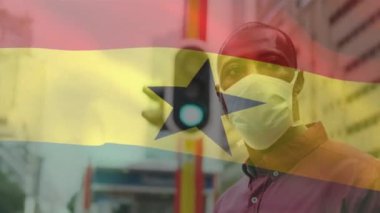19. salgın sırasında Gana bayrağı sallanan yüz maskesi takan adamın animasyonu. küresel covid 19 salgın konsepti dijital olarak oluşturulmuş video.