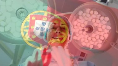 Ameliyathanede anestezi uzmanı sallanan Portekiz bayrağının animasyonu. küresel tıp, covid 19 pandemik konsept sırasında sağlık hizmetleri dijital olarak üretilen video.