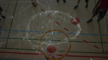 Çeşitli erkek basketbol oyuncuları grubu üzerinden bağlantı ağının animasyonu. global spor, bağlantılar ve dijital arayüz konsepti dijital olarak oluşturulmuş video.