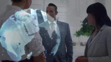 Ofisteki iş adamları üzerinden bağlantı ve dünya ağının animasyonu. küresel bağlantılar, iş dünyası, dijital arayüz, teknoloji ve ağ konsepti dijital