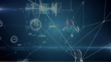 Veri işleme animasyonu, spor salonundaki karışık ırk erkek basketbol oyuncusu üzerinden bağlantılar. global spor, bağlantılar ve veri işleme kavramı dijital olarak oluşturulmuş video.