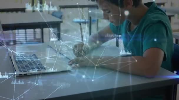 在学校里 在高加索男生之间建立起联系网络 全球连接 教育和数字接口概念数字生成的视频 — 图库视频影像