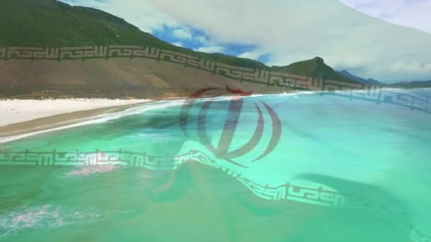 Cyfrowa Kompozycja Falującej Irańskiej Flagi Widokiem Plażę Fale Morskie Krajowa — Wideo stockowe