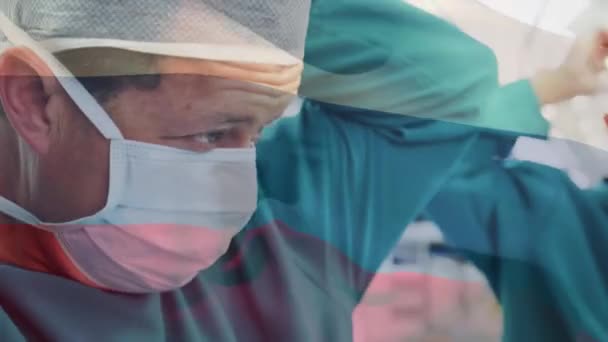 在医院里 在男医生面前挥动俄罗斯国旗的动画 全球医学 围产期保健服务 数码制作的19种流行病概念视频 — 图库视频影像
