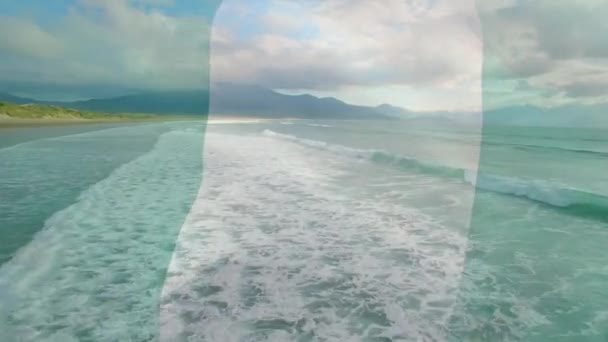 Nijerya Bayrağının Dijital Bileşimi Denizdeki Dalgaların Havadan Görünüşüne Karşı Ulusal — Stok video
