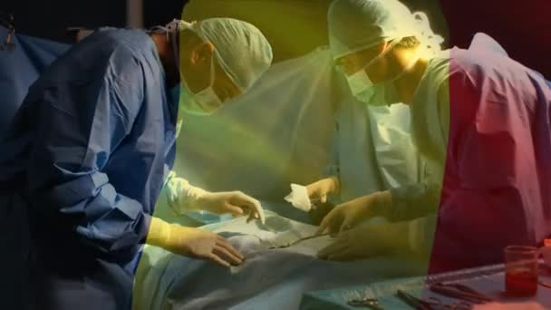 在手术室里 在外科医生面前挥动着罗马国旗的动画 全球医学 围产期保健服务 数码制作的19种流行病概念视频 — 图库视频影像