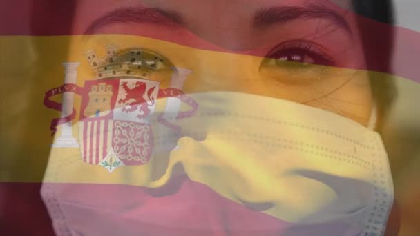 Animação Bandeira Espanha Acenando Sobre Mulher Usando Máscara Facial Durante — Vídeo de Stock