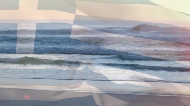 Цифровая Композиция Размахивания Греческим Флагом Против Вида Пляж Морские Волны — стоковое видео