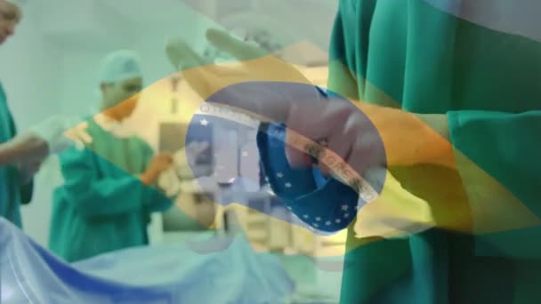 Animación Bandera Brasil Ondeando Sobre Cirujanos Quirófano Medicina Global Servicios — Vídeos de Stock