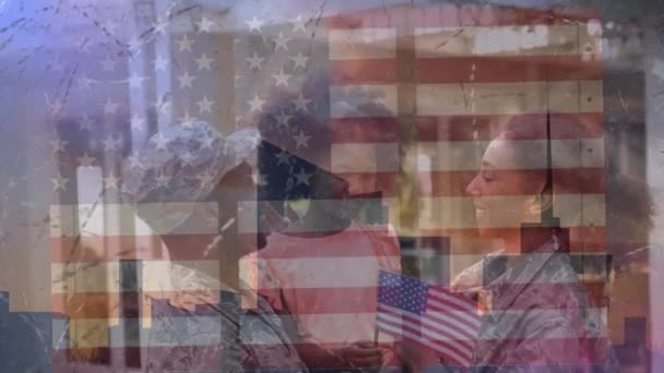 Szczęśliwy Dzień Prezydentów Tekst Nad Amerykańską Flagą Przeciwko Amerykańskiemu Żołnierzowi — Wideo stockowe