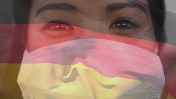 Анимация Флага Германии Размахивающего Над Женщиной Маске Время Пандемии Ковида — стоковое видео