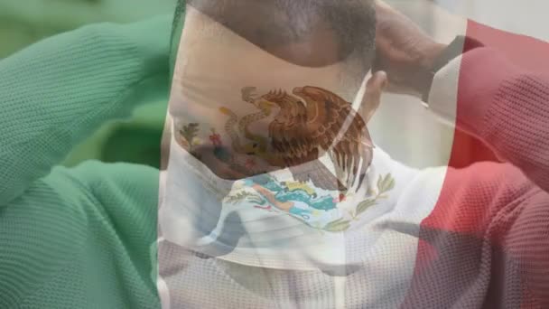 Animação Bandeira México Acenando Sobre Homem Usando Máscara Facial Durante — Vídeo de Stock
