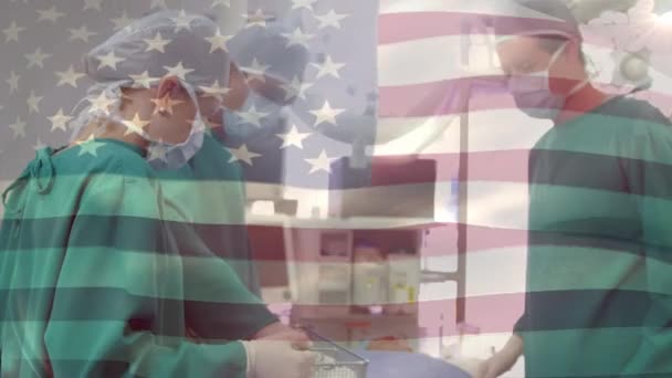 Animación Bandera Ondeando Sobre Cirujanos Quirófano Medicina Global Servicios Salud — Vídeo de stock