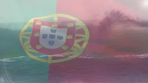 Composición Digital Ondear Bandera Portugal Contra Las Olas Mar Concepto — Vídeo de stock